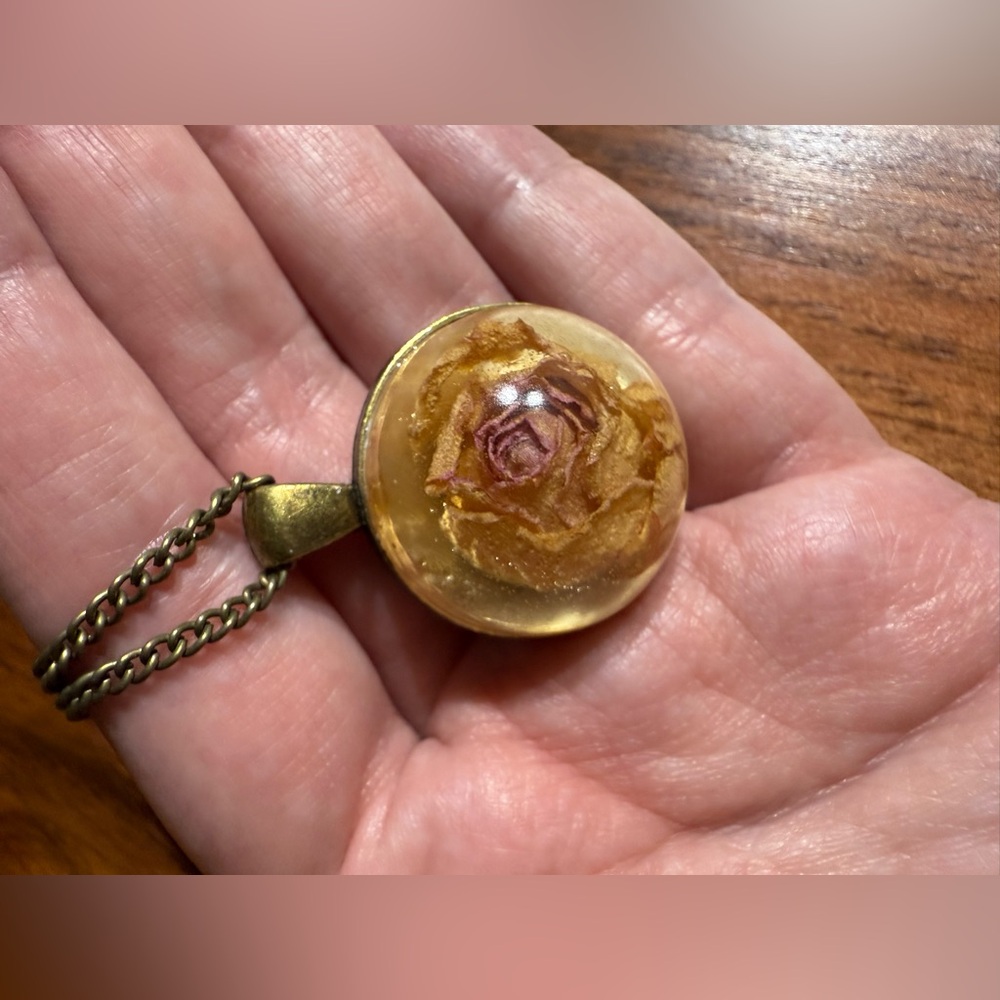 Floral Pendant Necklace